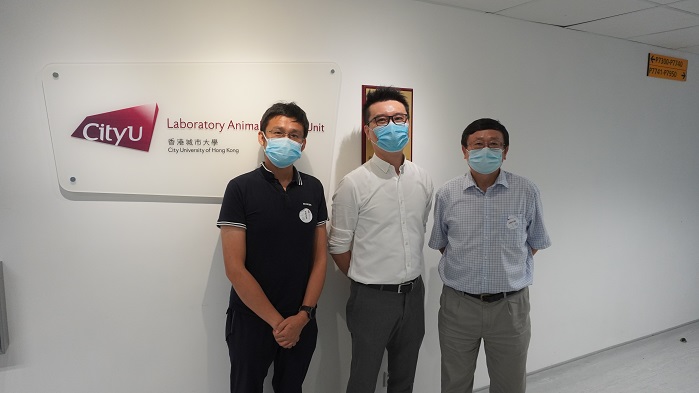 Prof. Yu HUANG (right) and Dr. Li WANG (left) (School of Biomedical Sciences, CUHK) visited LARU on 29 June 2021